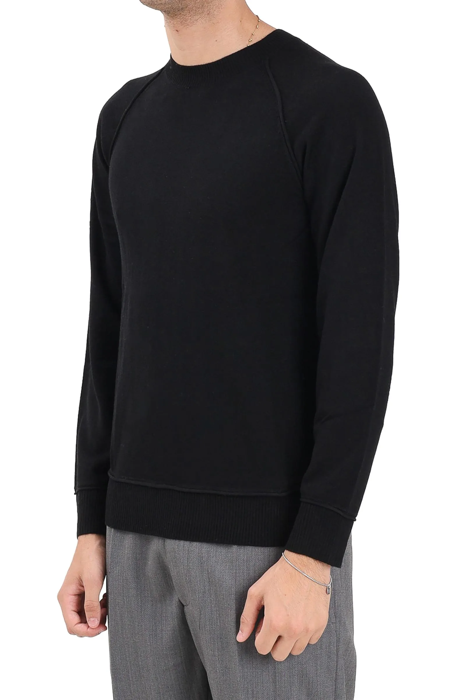 Schwarzer Pullover