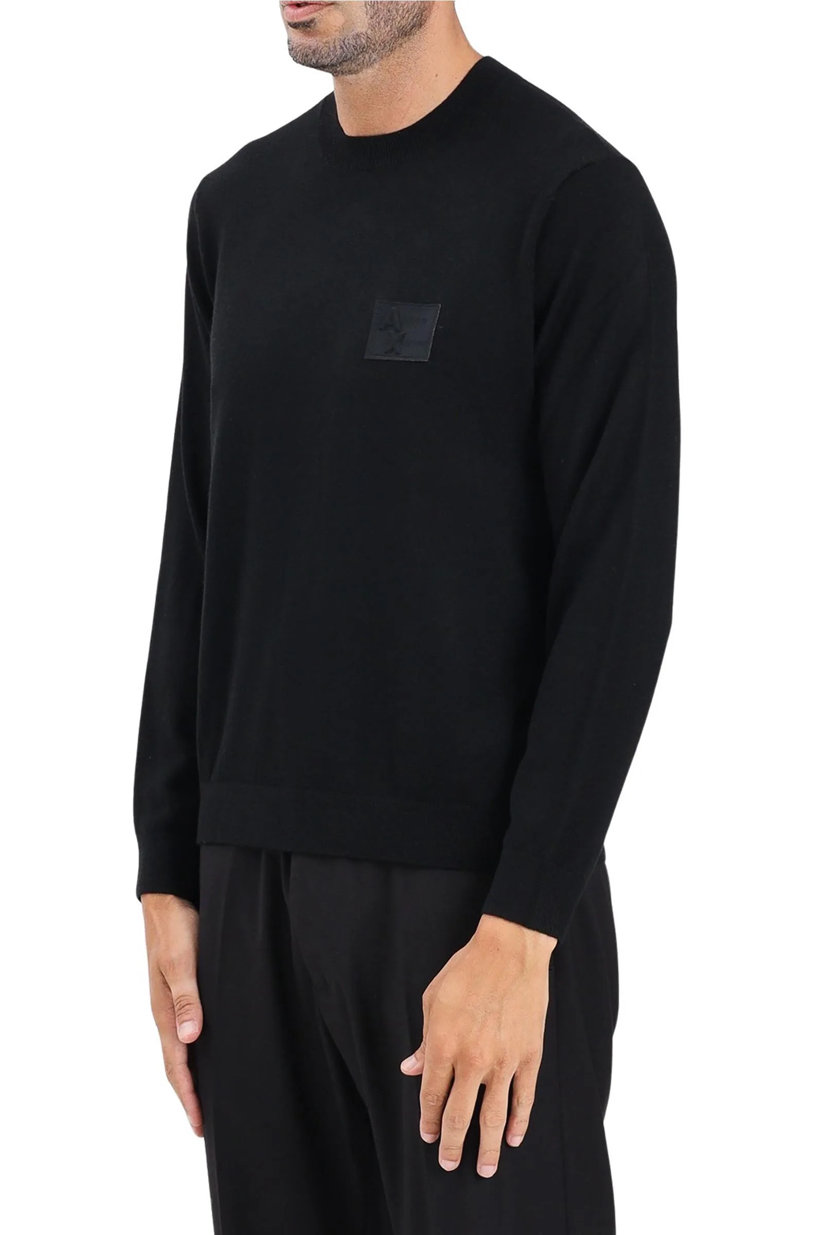 Schwarzer Pullover mit Rundhalsausschnitt