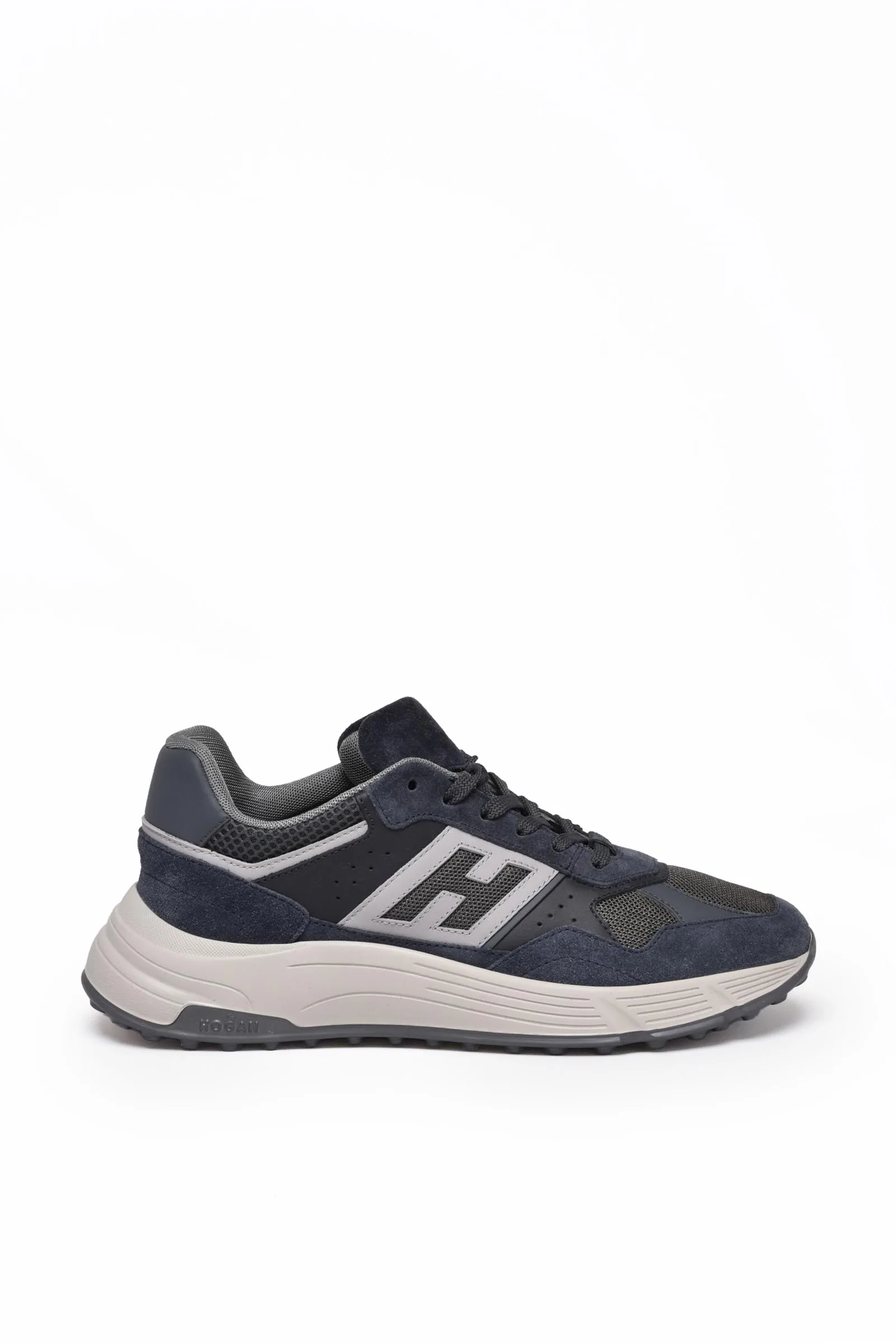 Blaue Turnschuhe