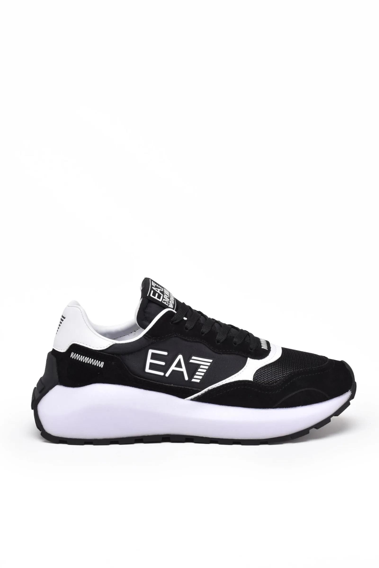 Schwarze Turnschuhe