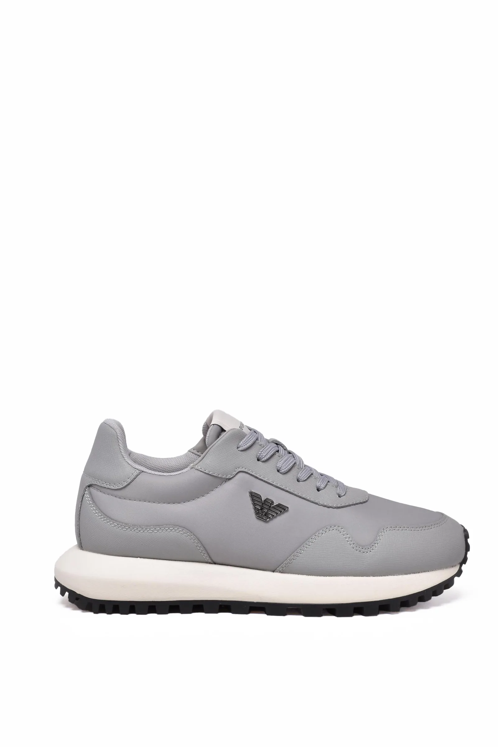 Graue Turnschuhe