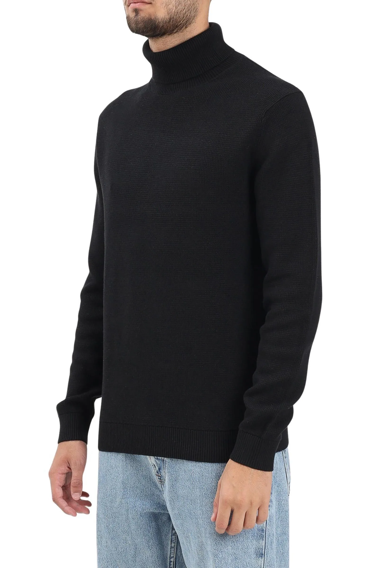Schwarzer Pullover