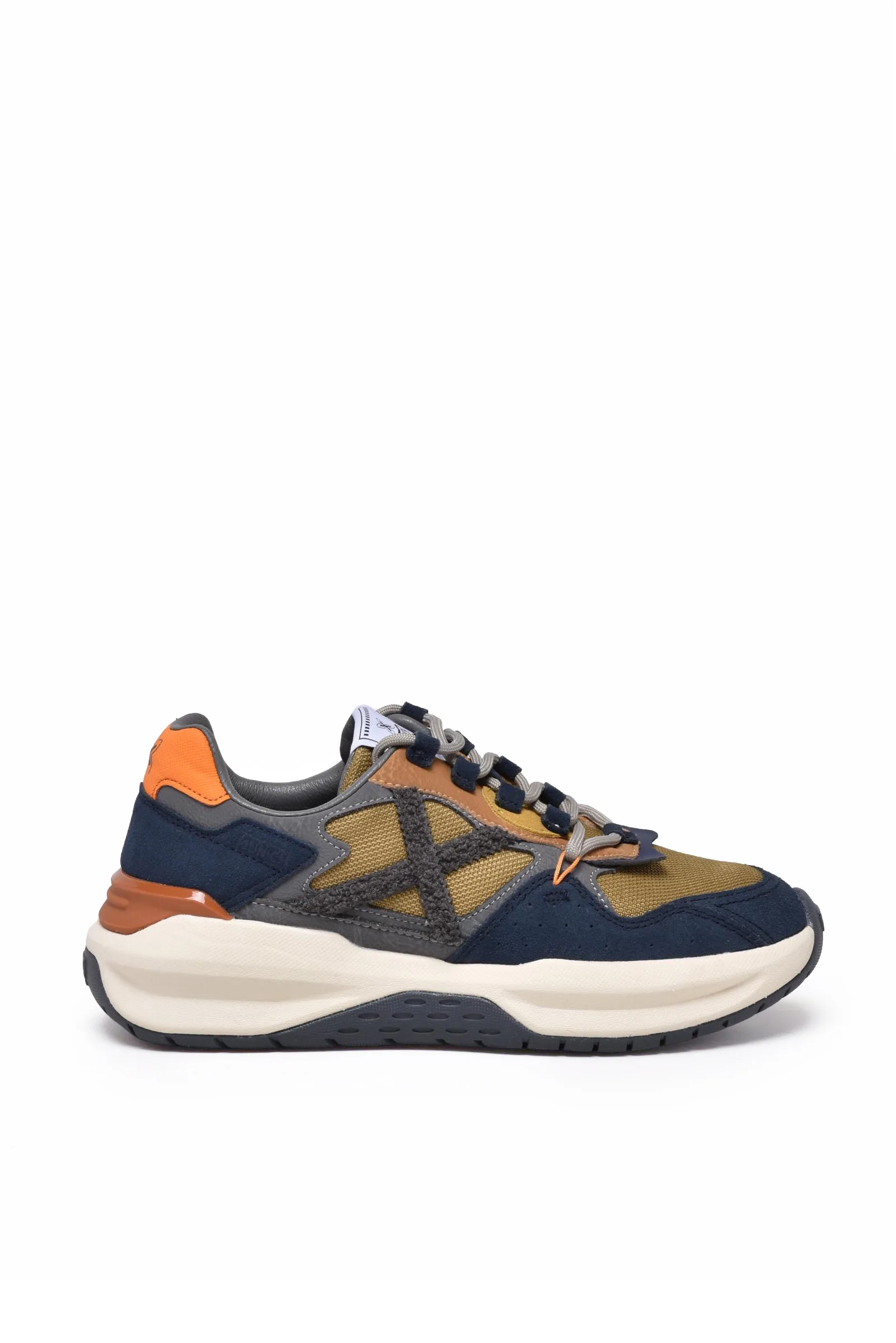 Blaue Turnschuhe