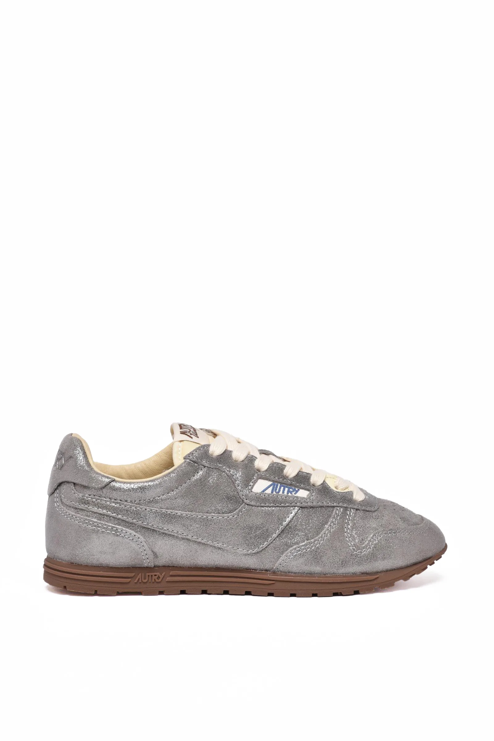 Silberne Turnschuhe