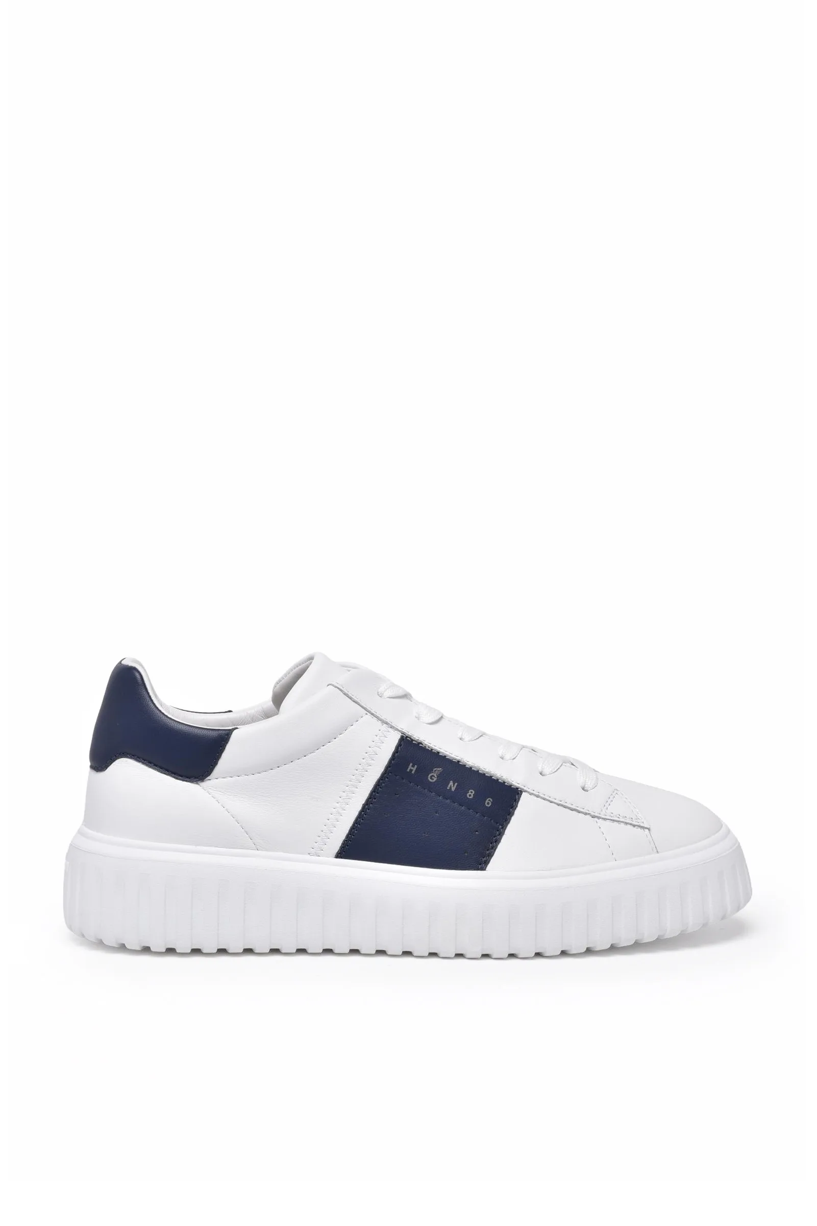 Weiße Turnschuhe