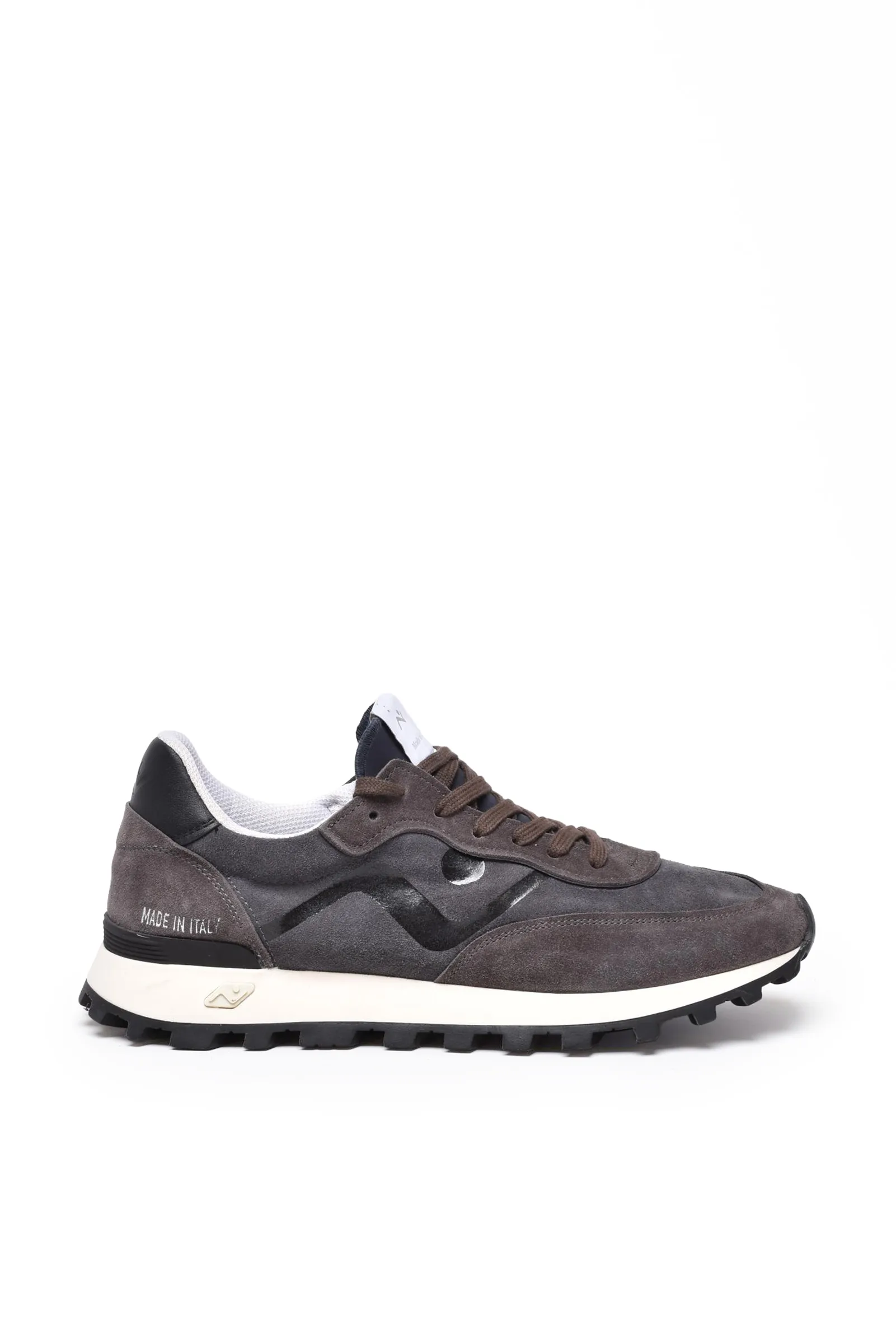 Graue Turnschuhe