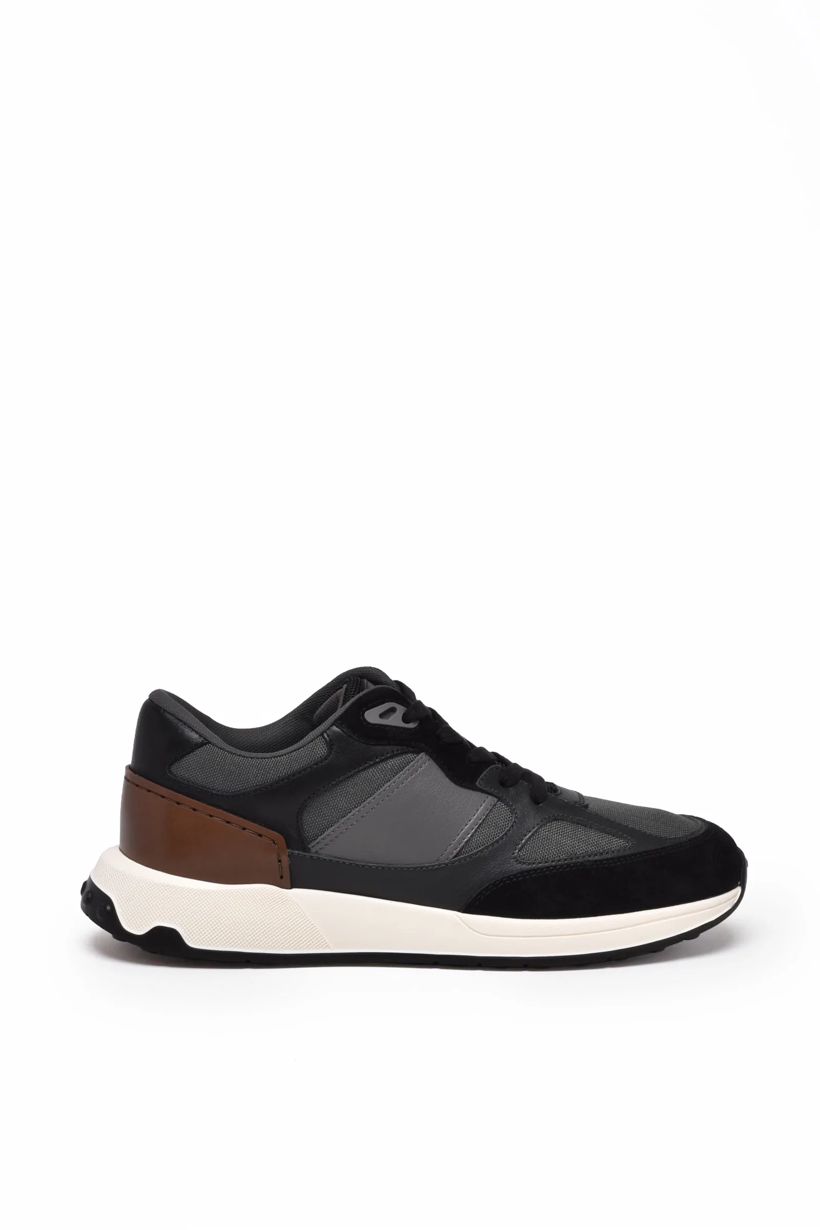 Schwarze Turnschuhe
