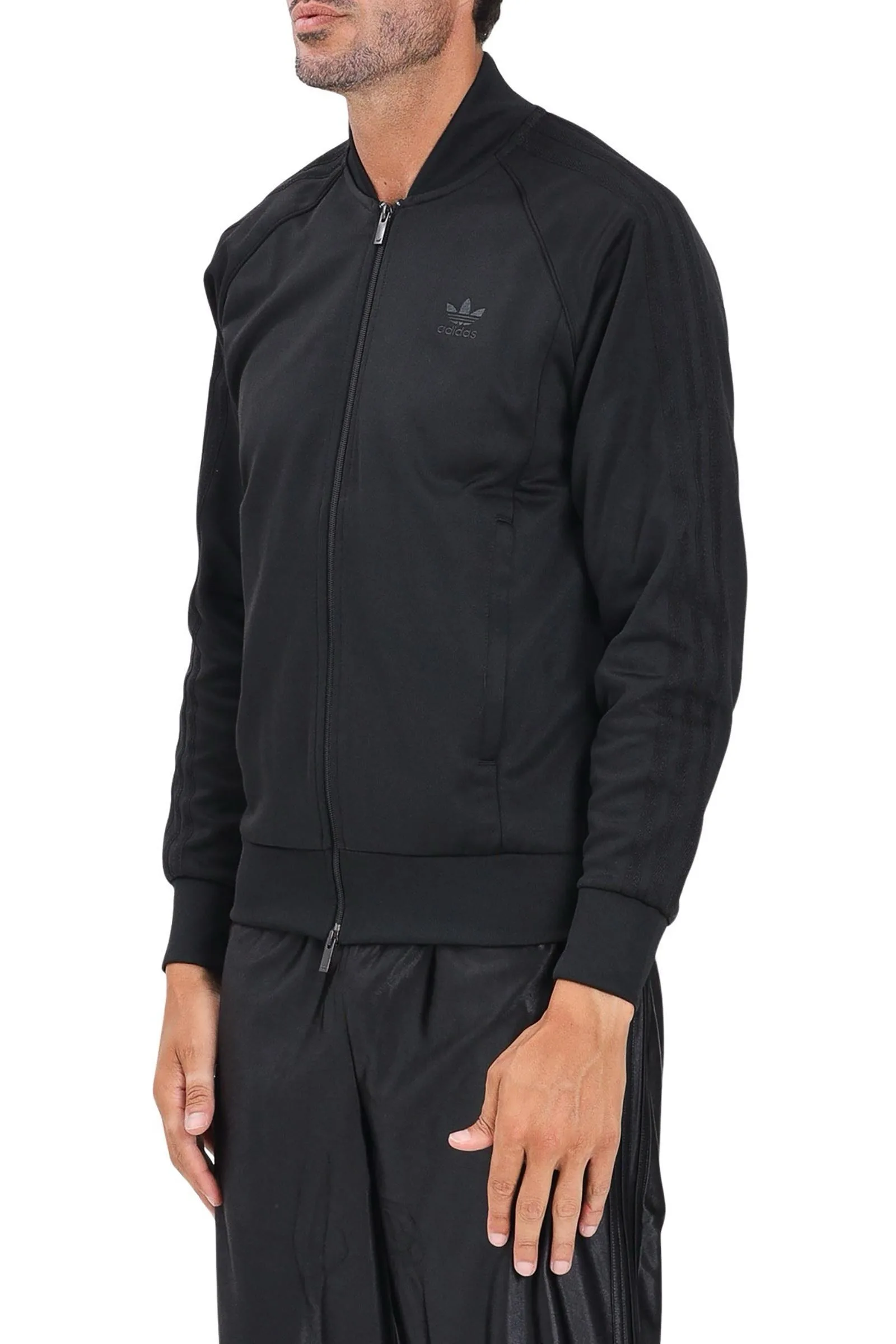 Sudadera negra con cremallera