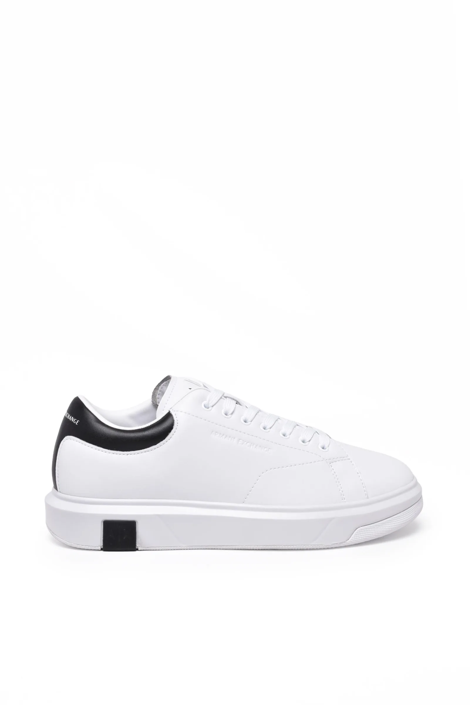 Weiße Turnschuhe