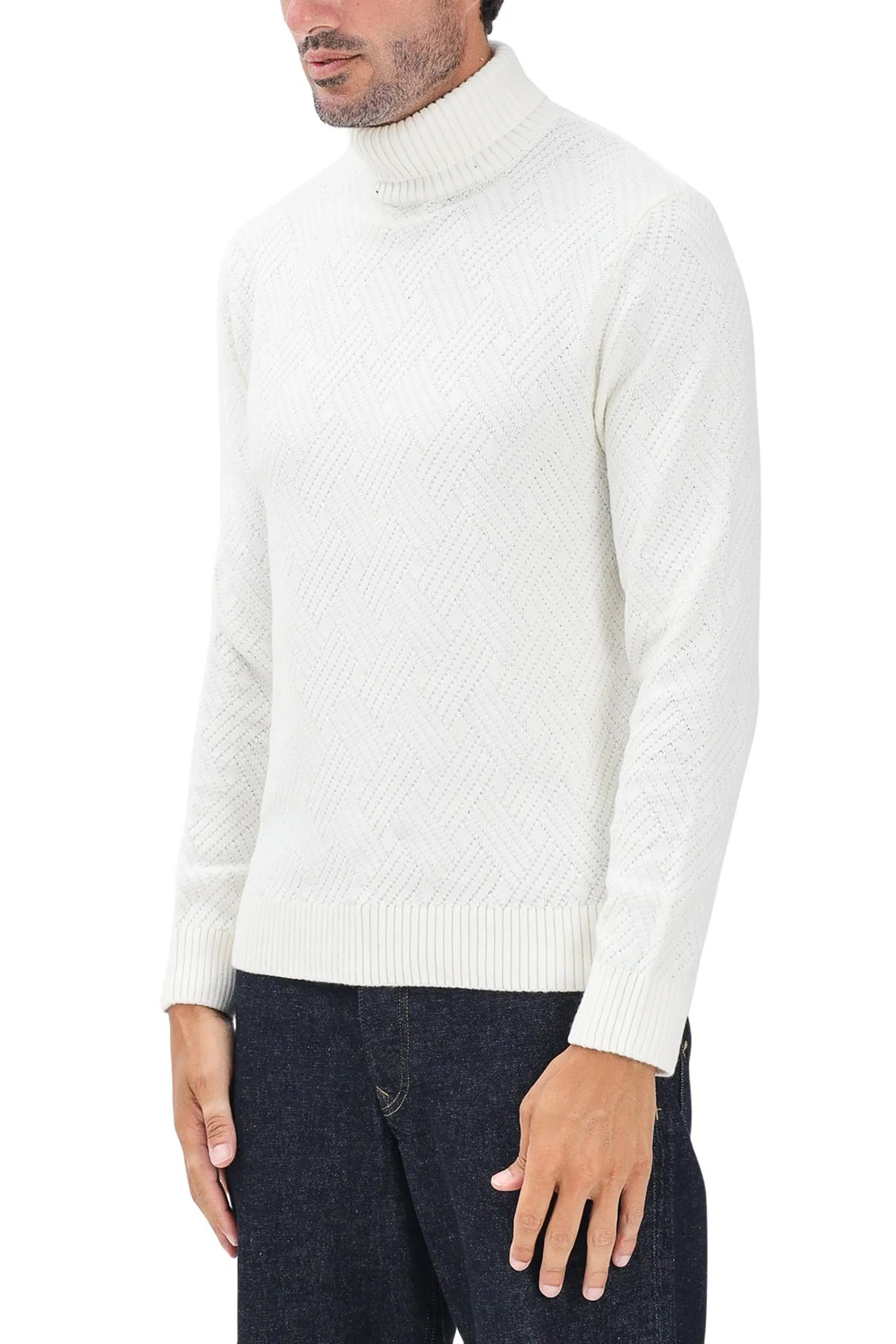 Weißer Pullover