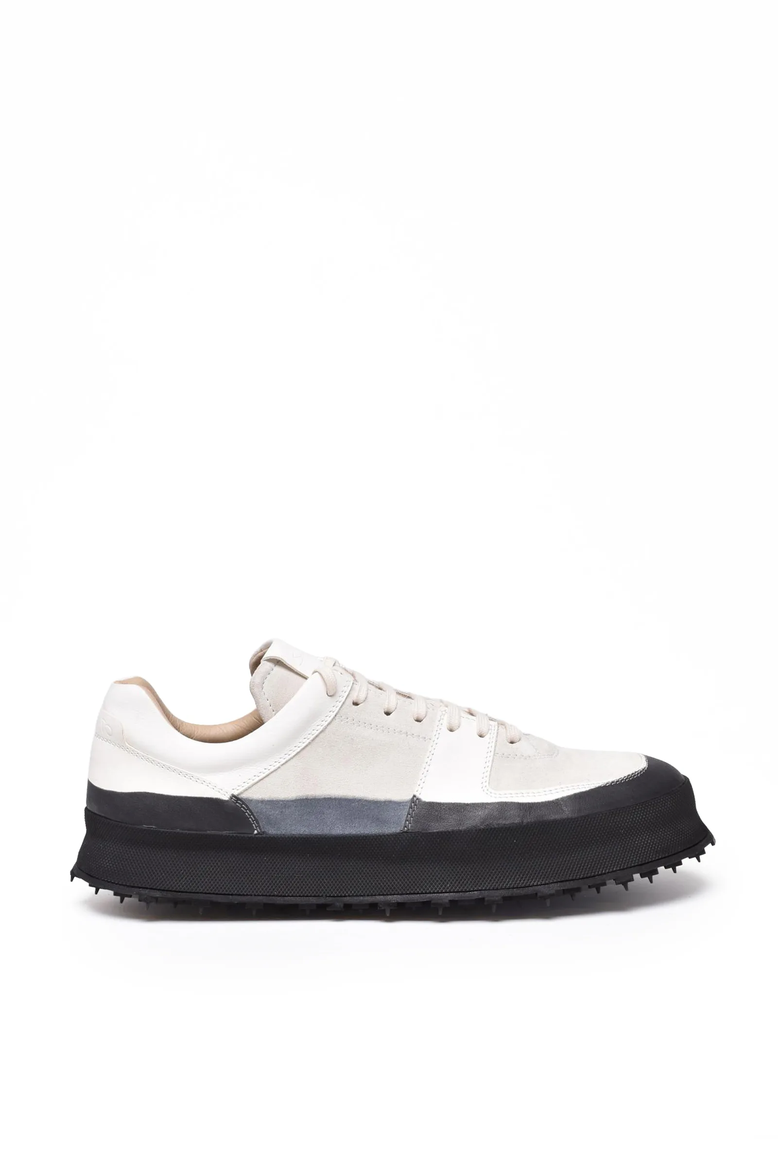 Weiße Turnschuhe