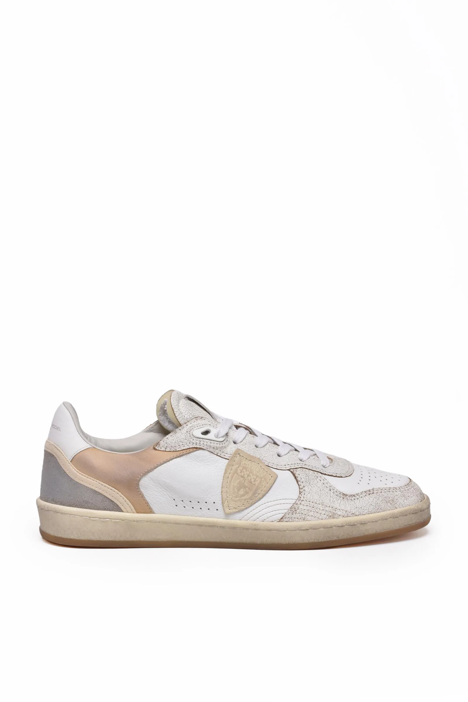 Weiße Turnschuhe