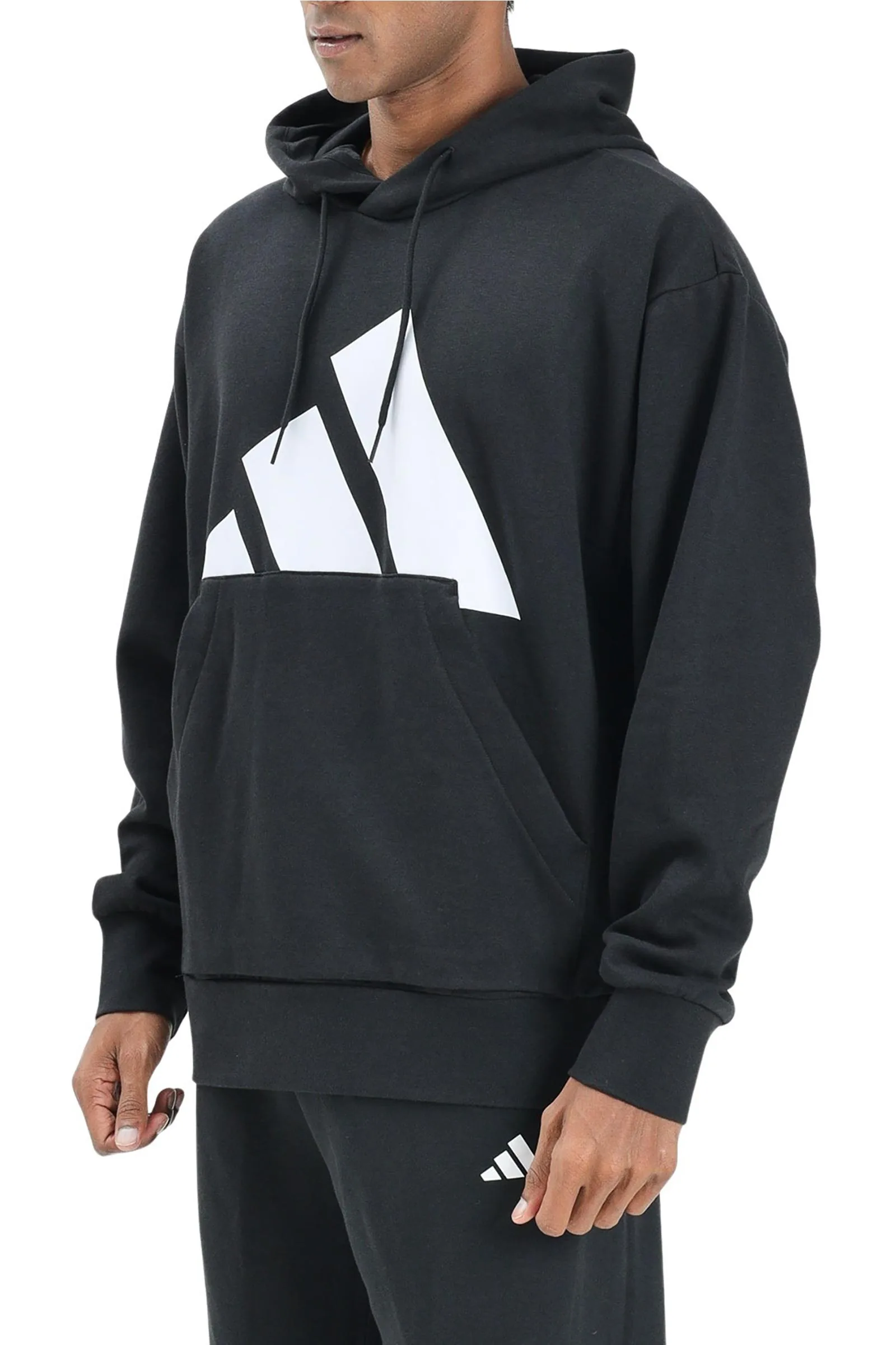 Sudadera negra con capucha