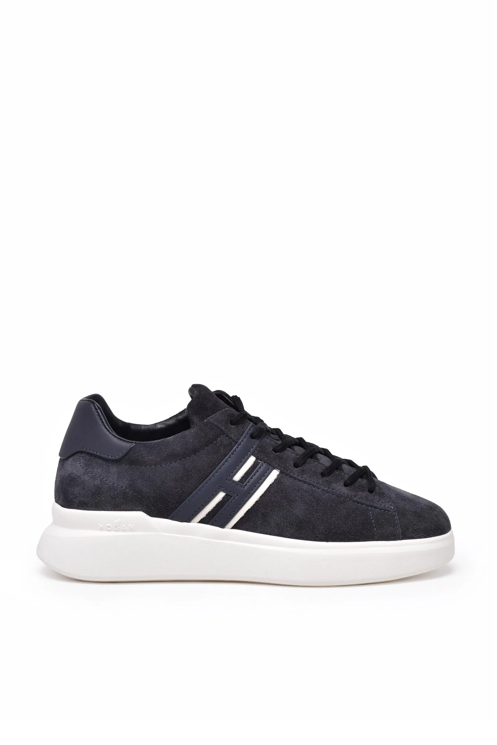 Blaue Turnschuhe