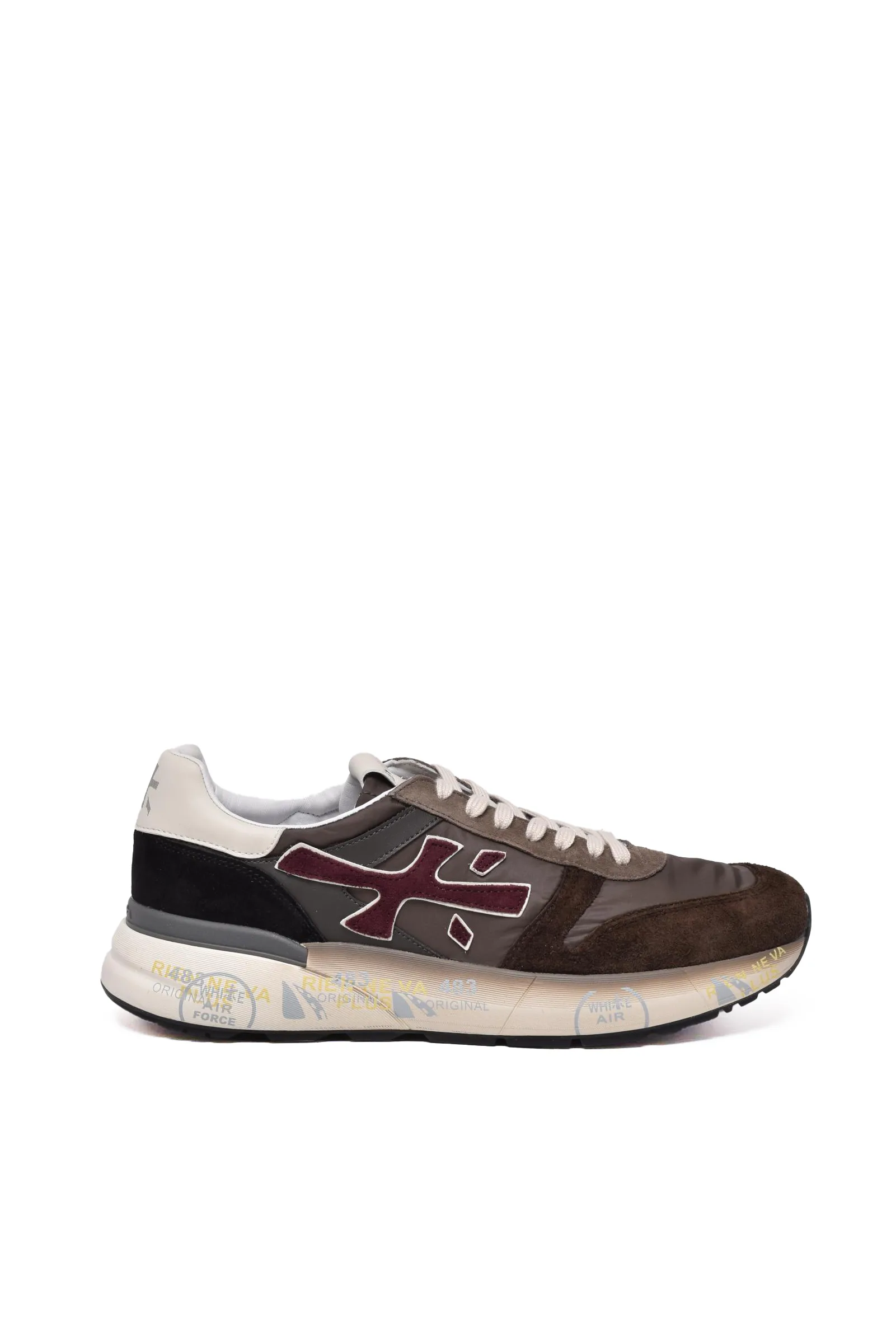 Braune Turnschuhe