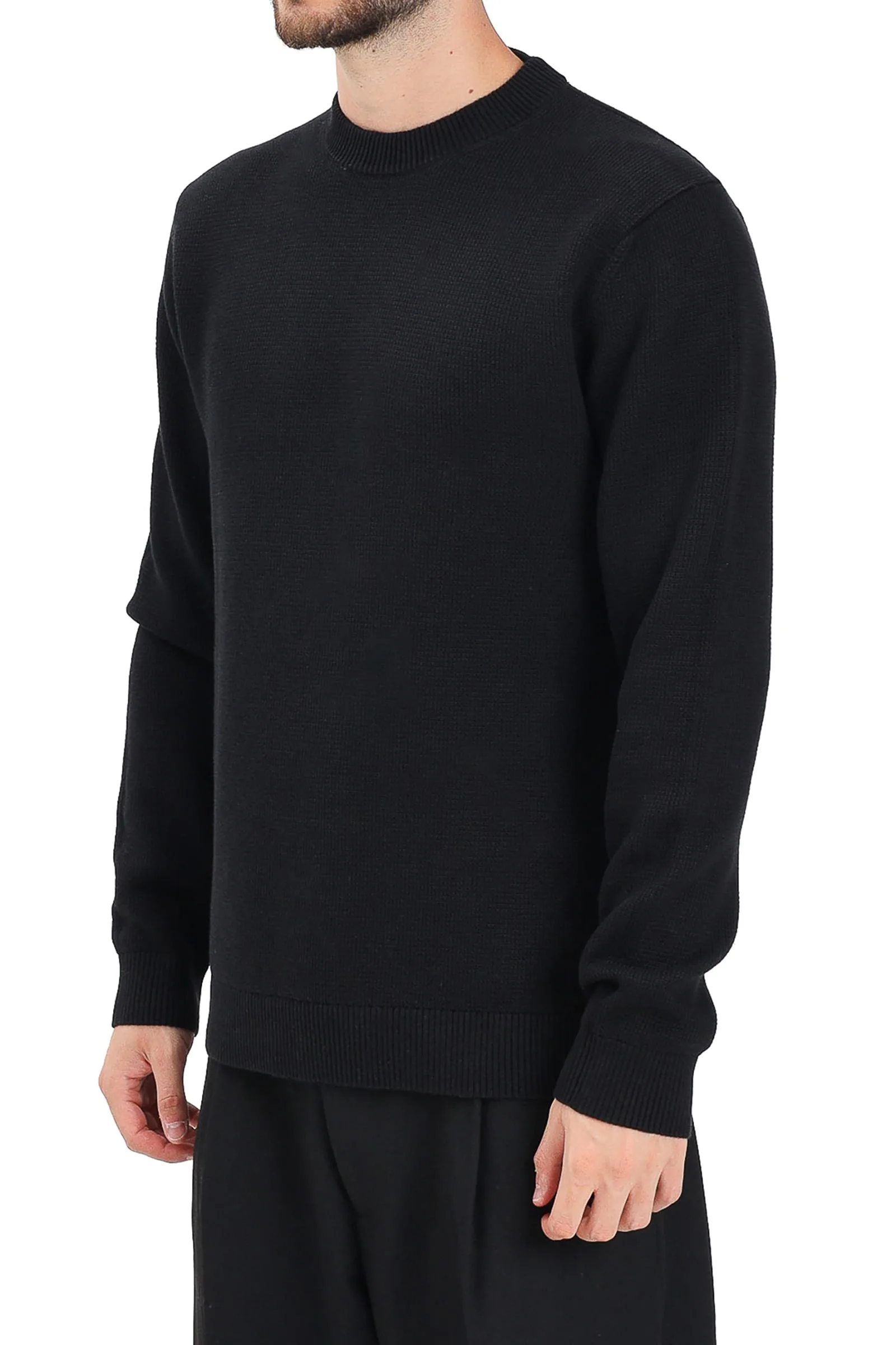 Schwarzer Pullover