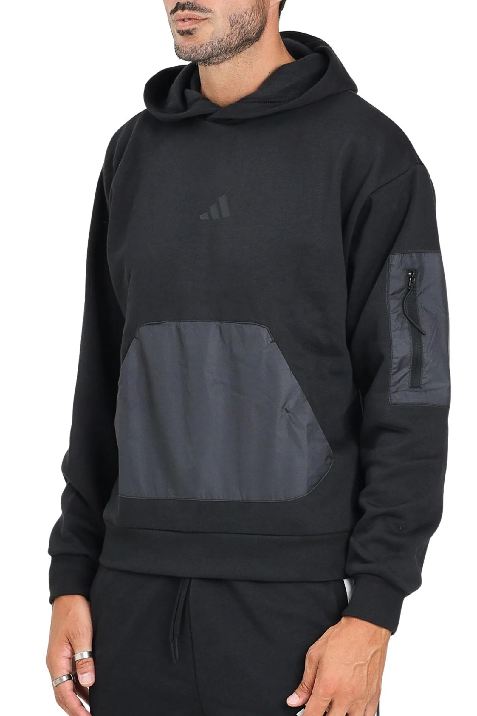 Schwarzer Kapuzenpullover