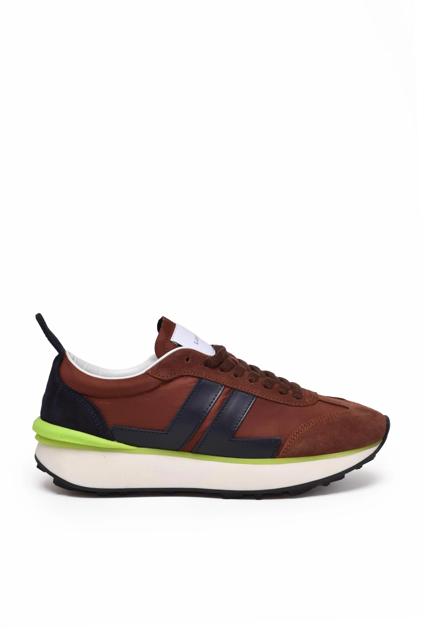 Braune Turnschuhe