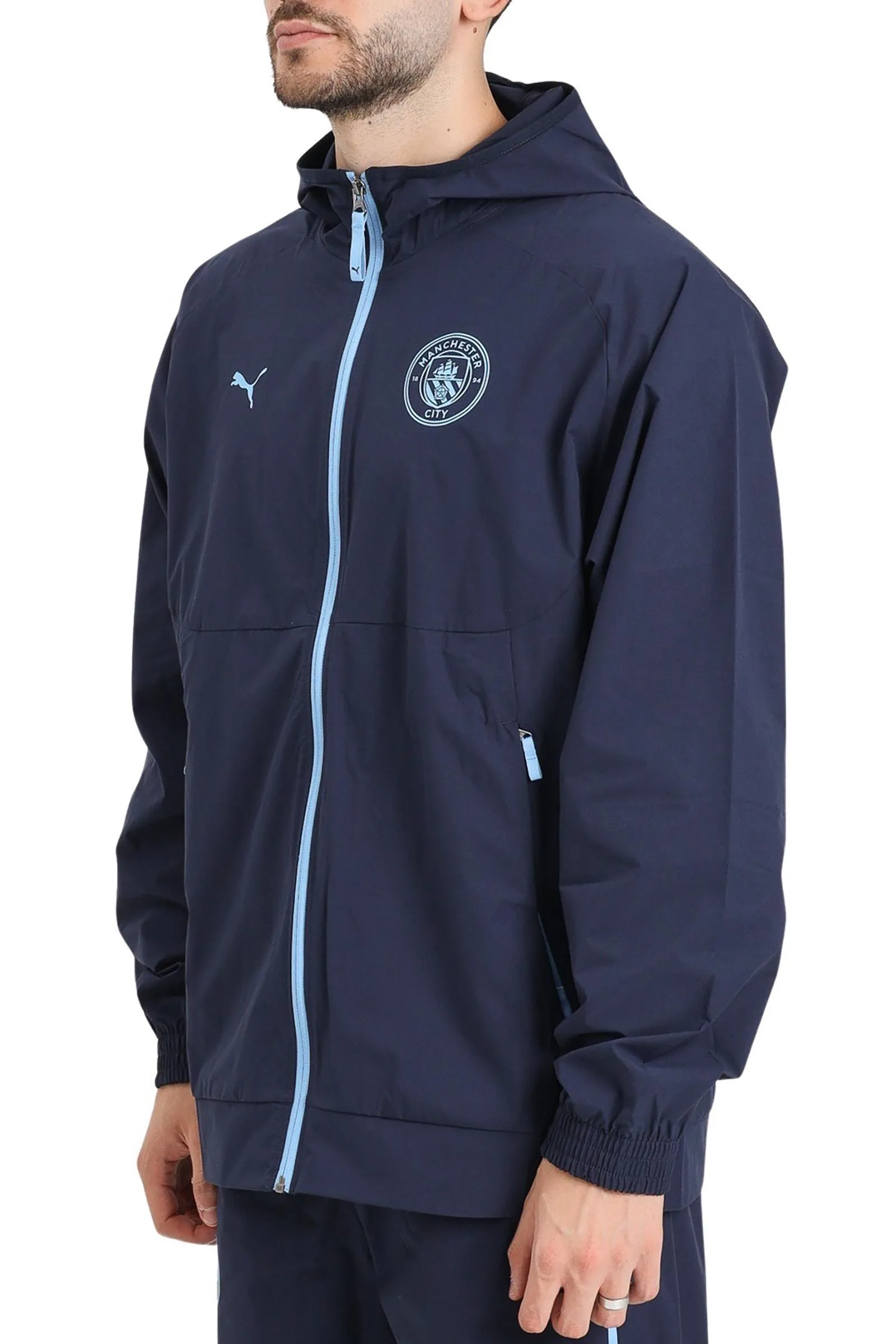 Blaue winddichte Jacke