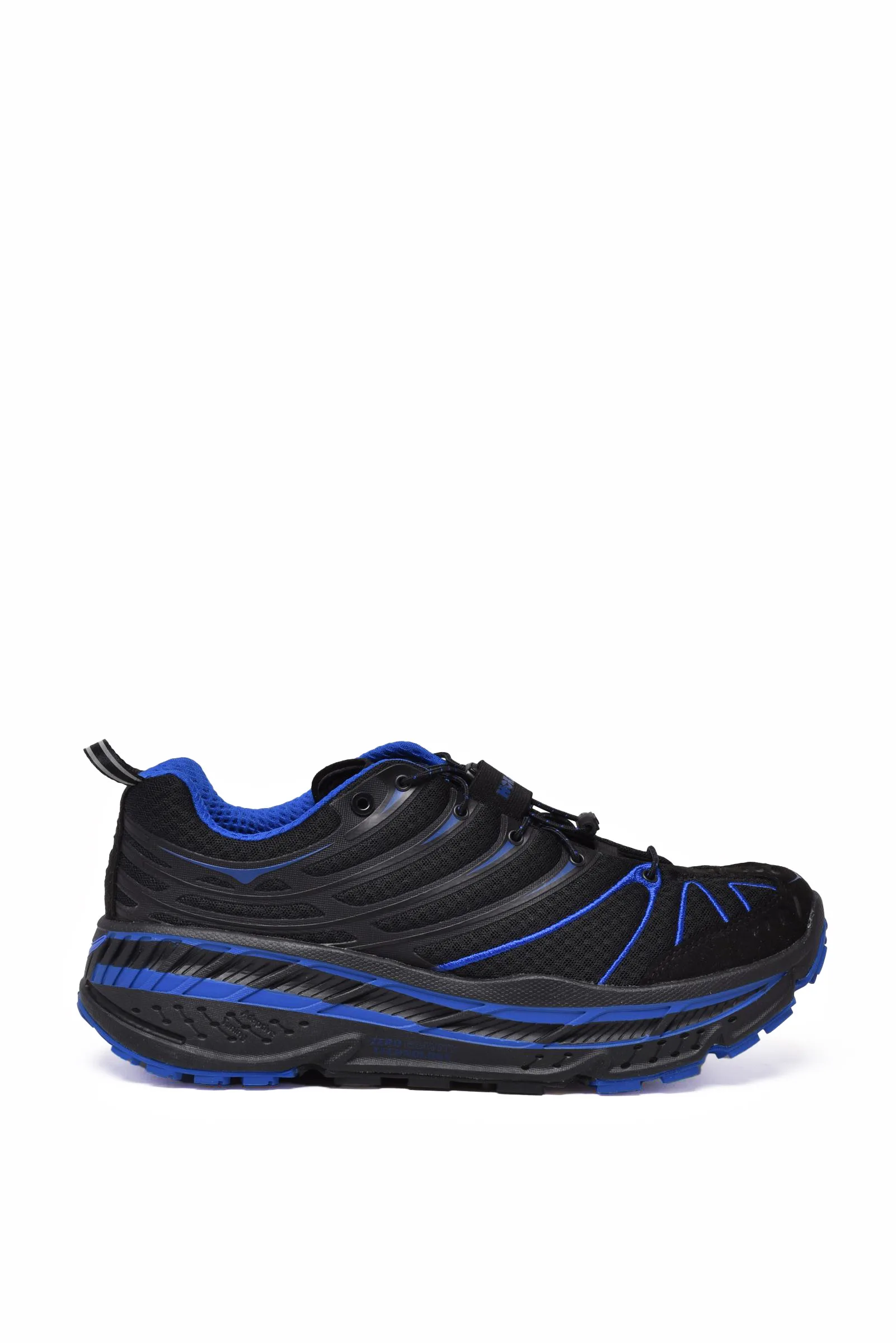 Schwarze Turnschuhe