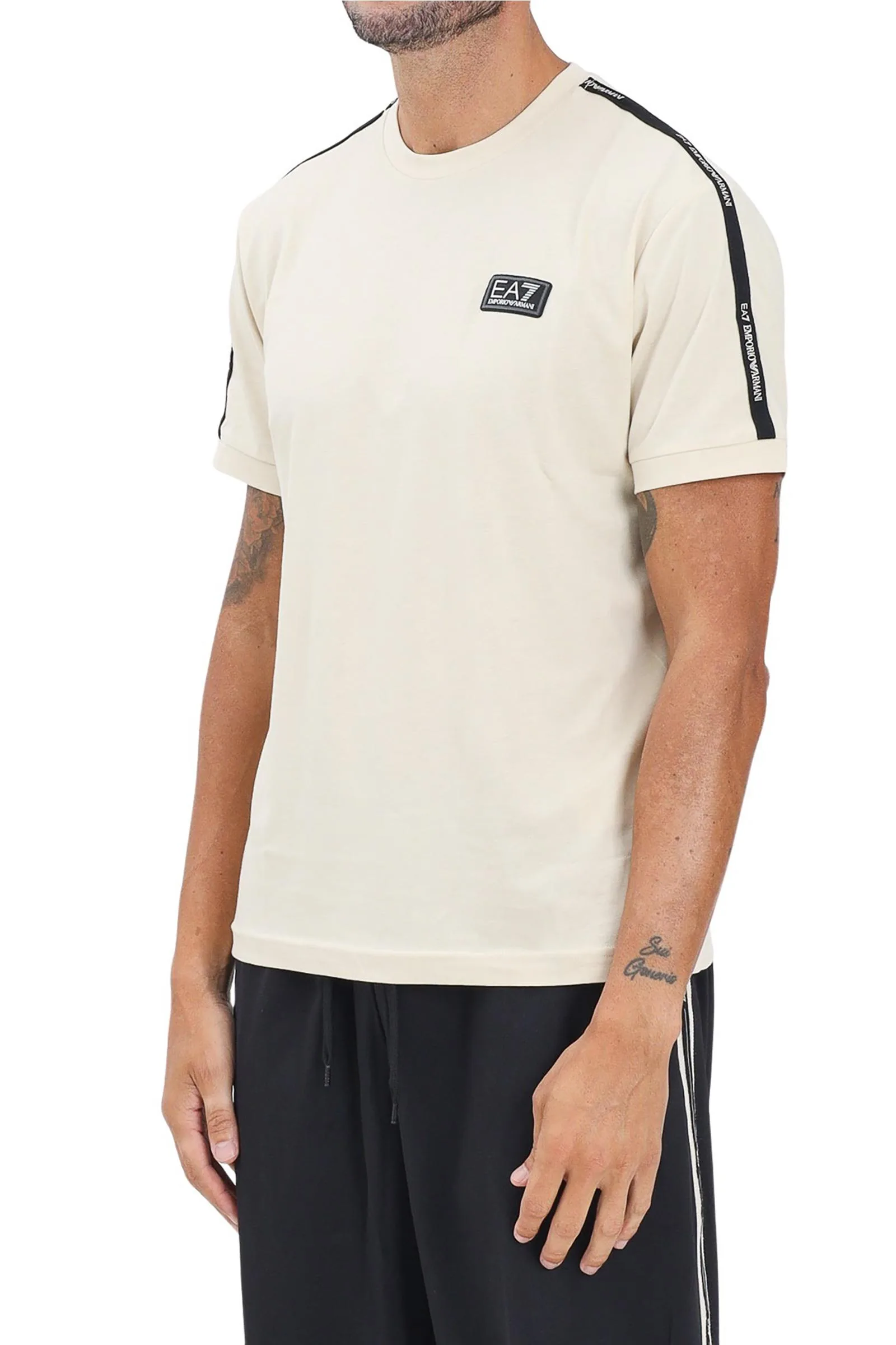 Beigefarbenes T-Shirt