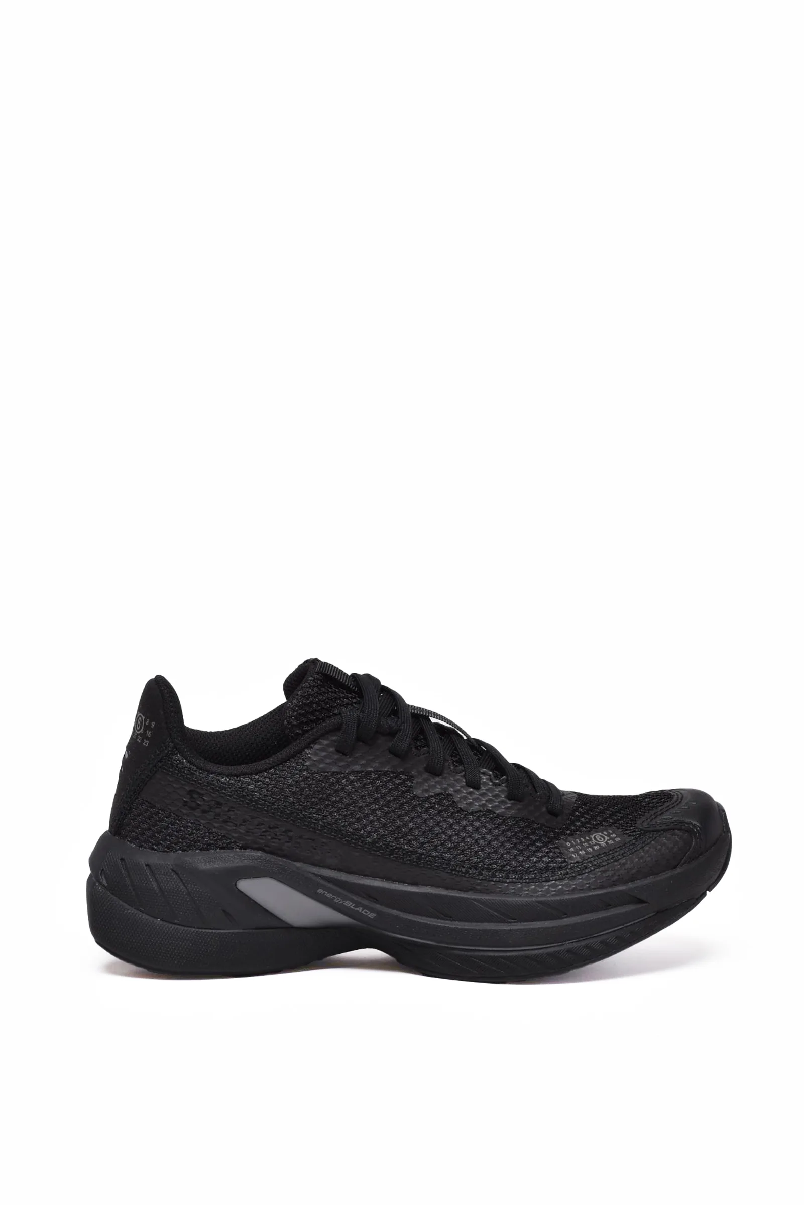 Schwarze Turnschuhe