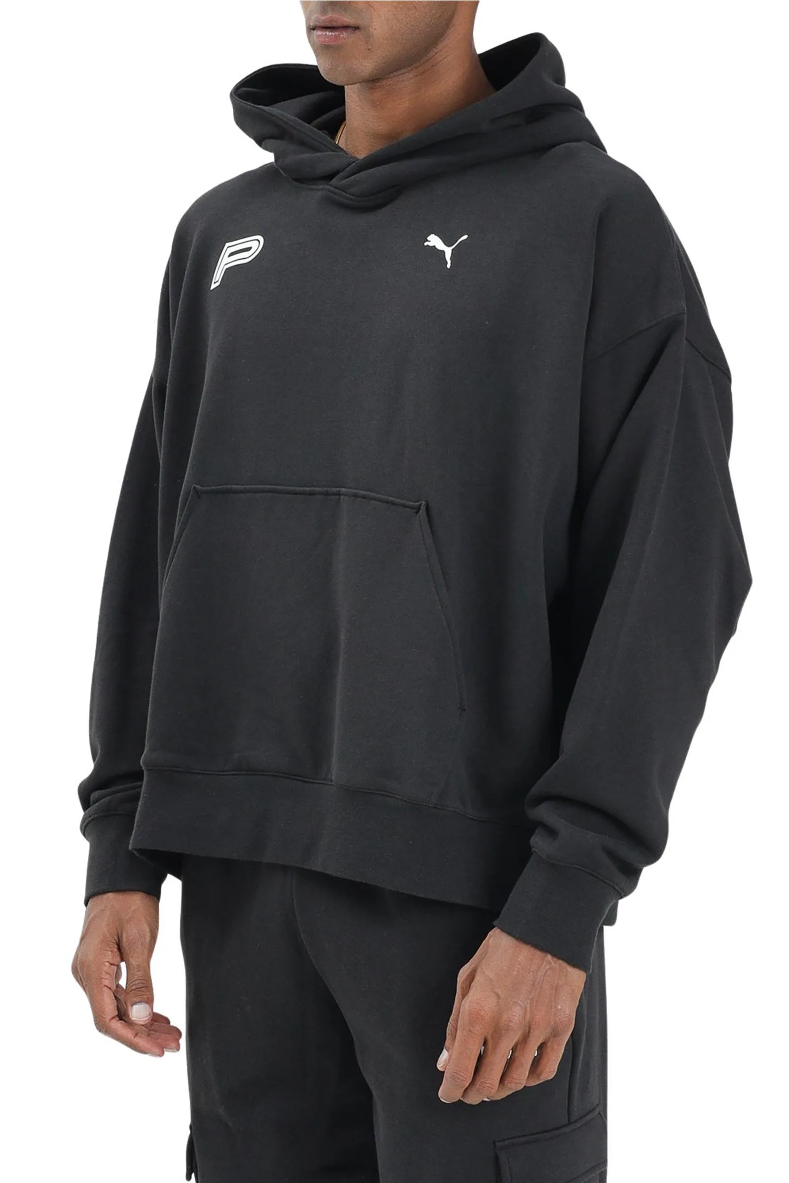 Schwarzer Kapuzenpullover