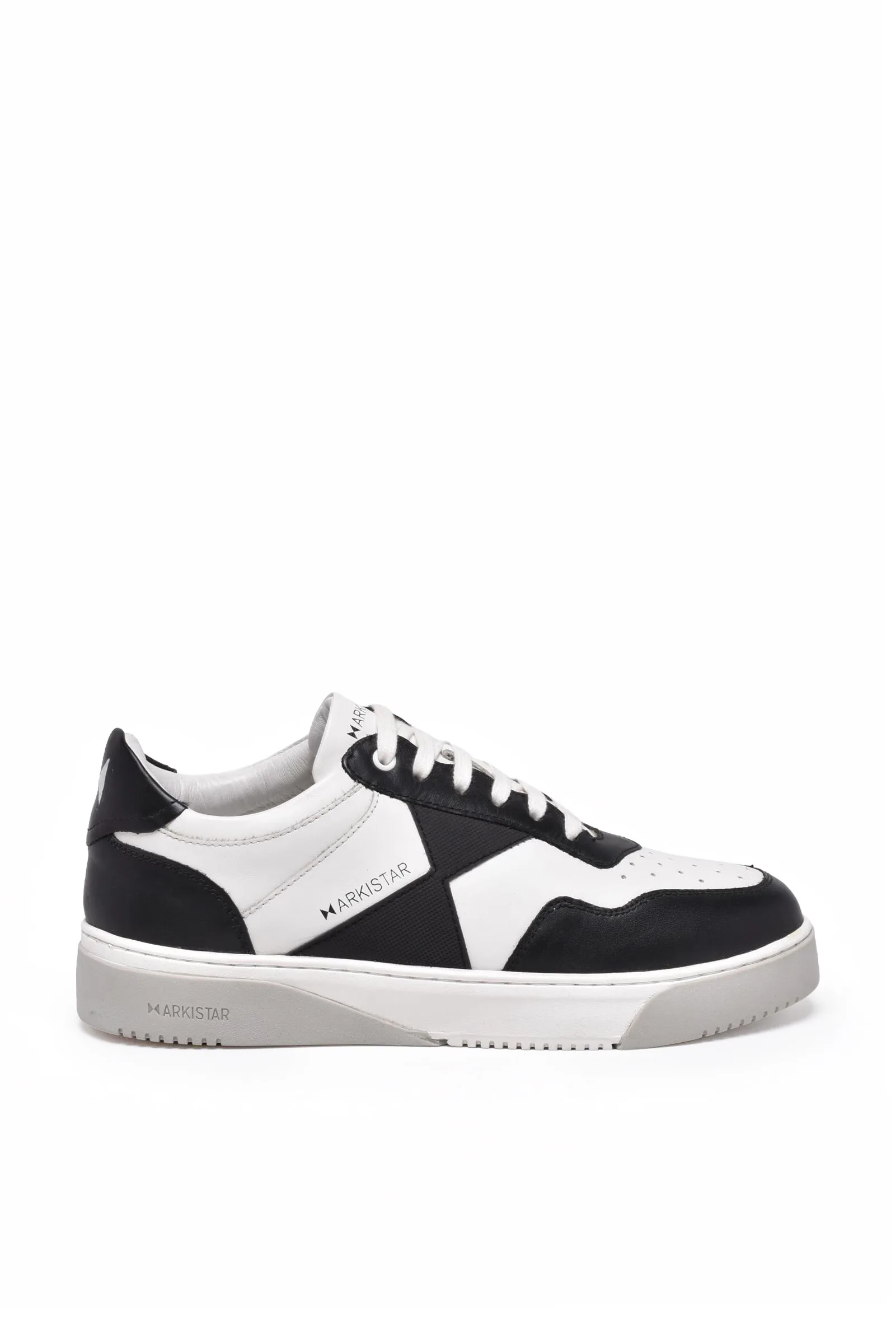 Schwarze Turnschuhe