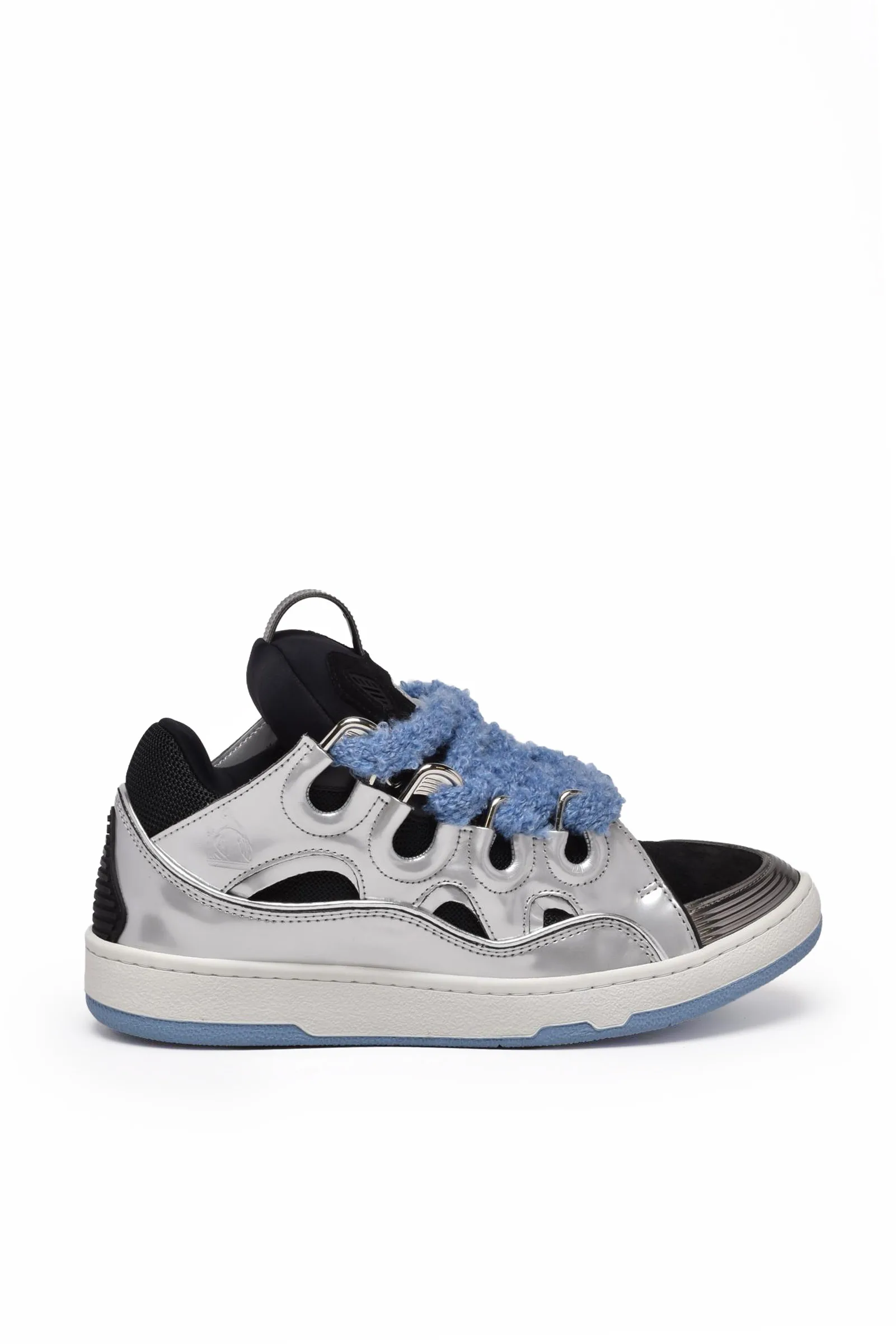 Silberne Turnschuhe