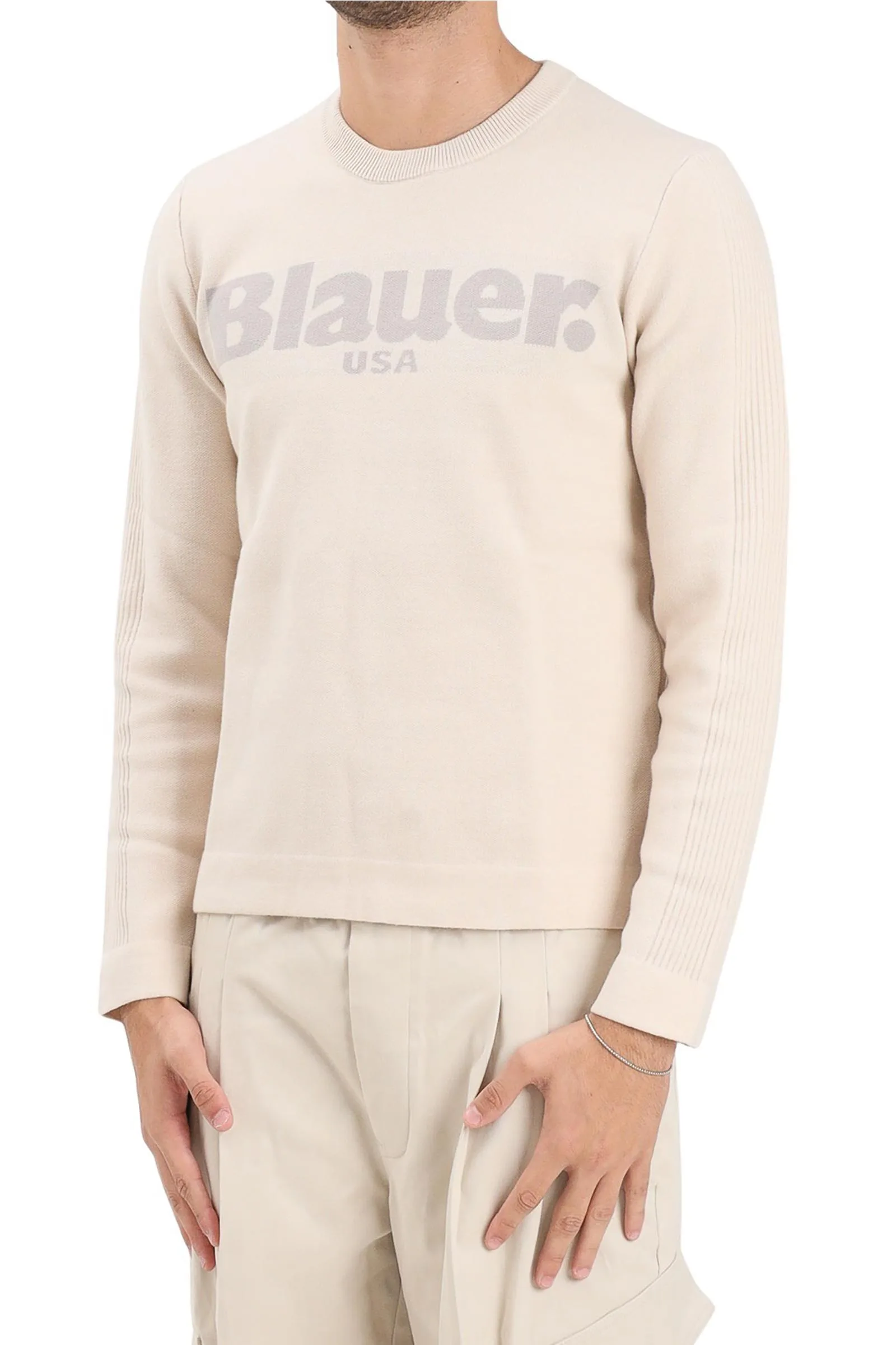 Weißer Pullover