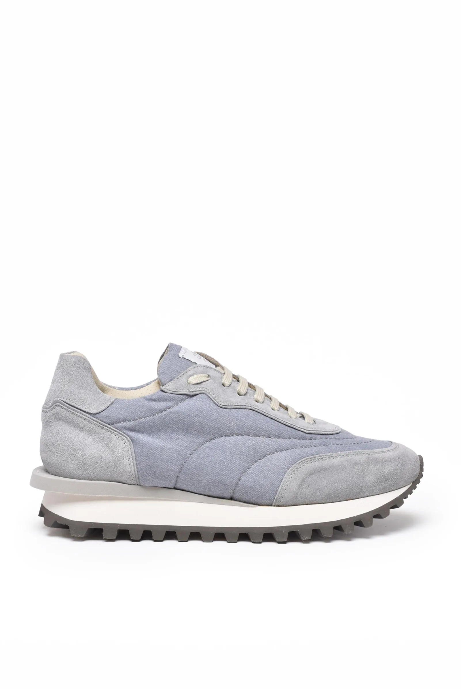 Graue Turnschuhe