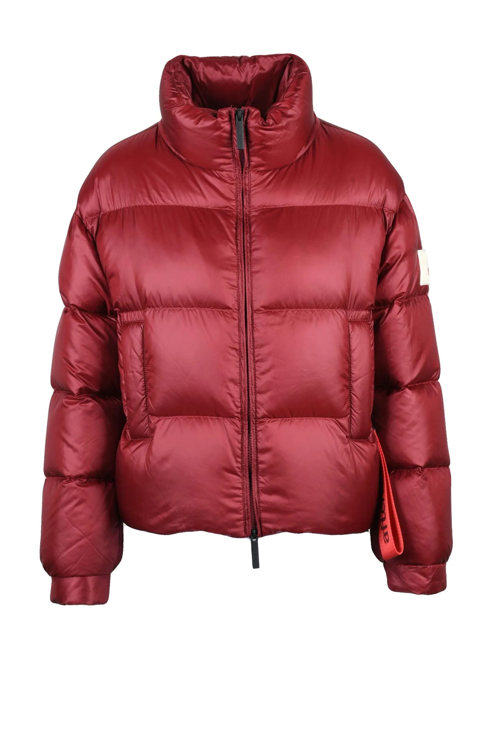 Rote Daunenjacke