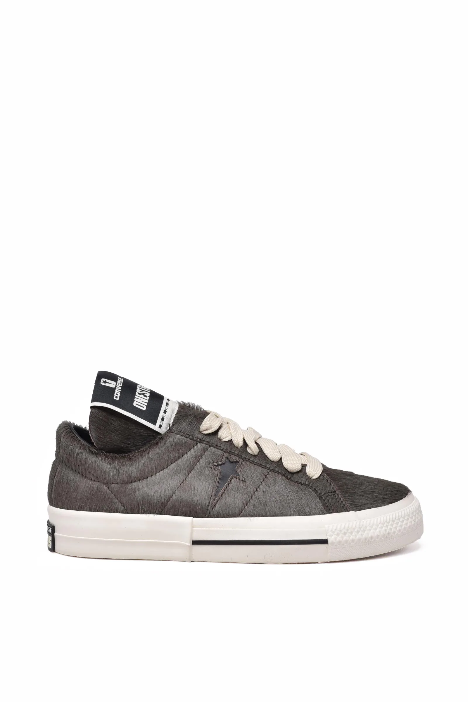 Graue Turnschuhe